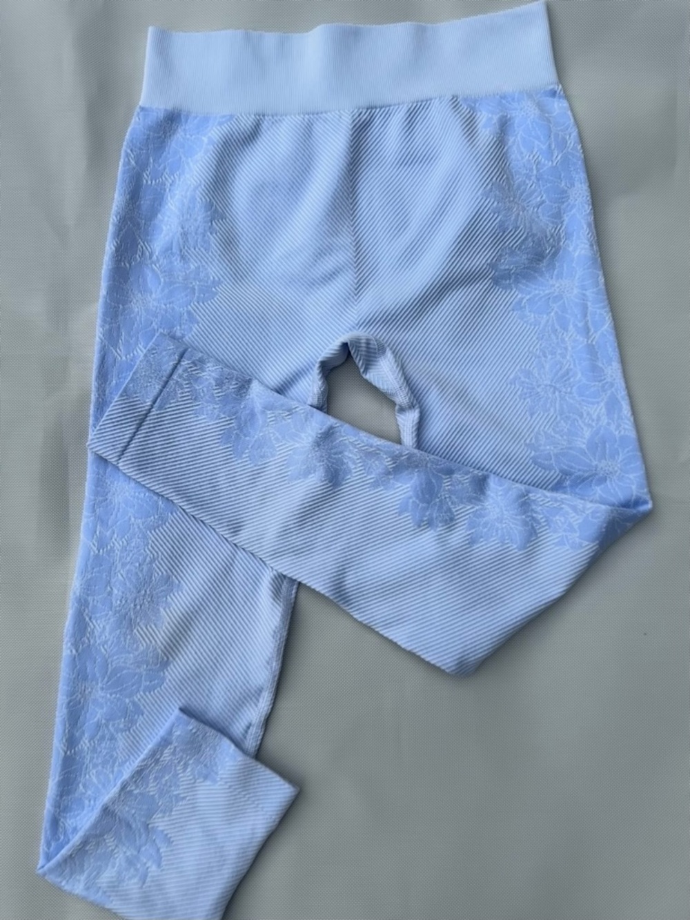 Light Blue  Girl or Women's Active Crop Top & Leggings Set size 10/12 oh small - Picture 5 of 12